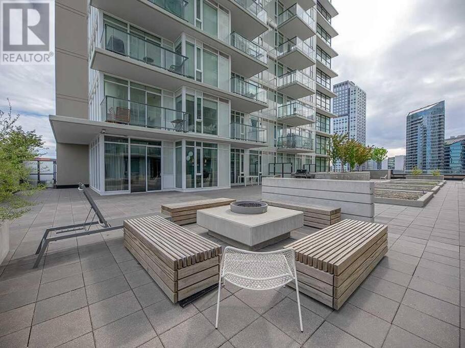 Modern Suite Calgary Downtown 5 Min Walk Stampede מראה חיצוני תמונה