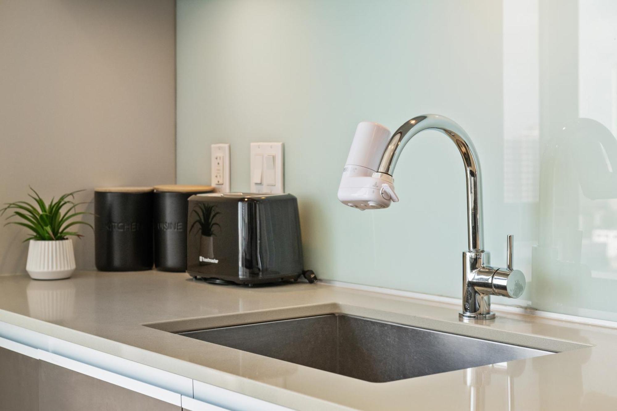 Modern Suite Calgary Downtown 5 Min Walk Stampede מראה חיצוני תמונה