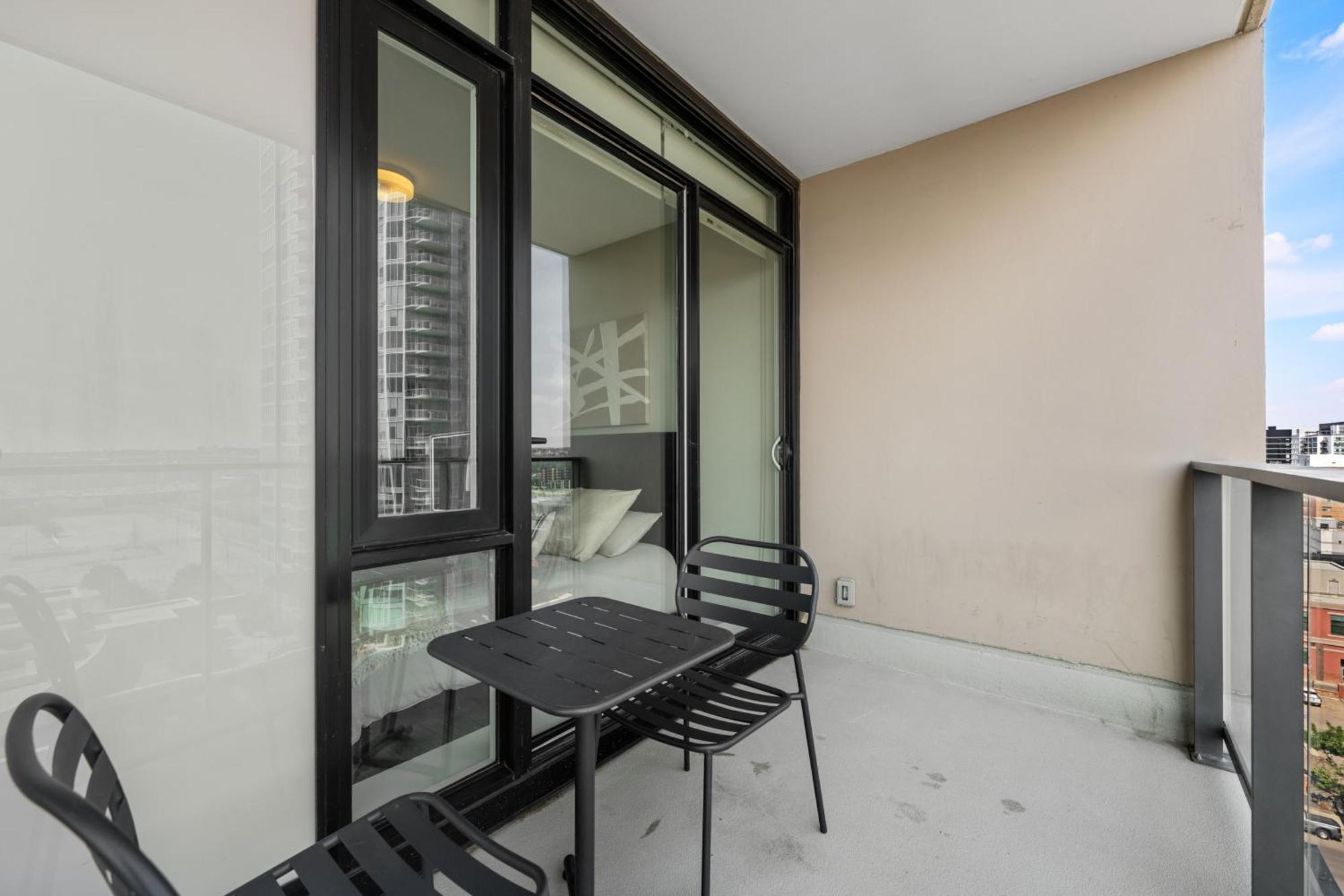 Modern Suite Calgary Downtown 5 Min Walk Stampede מראה חיצוני תמונה