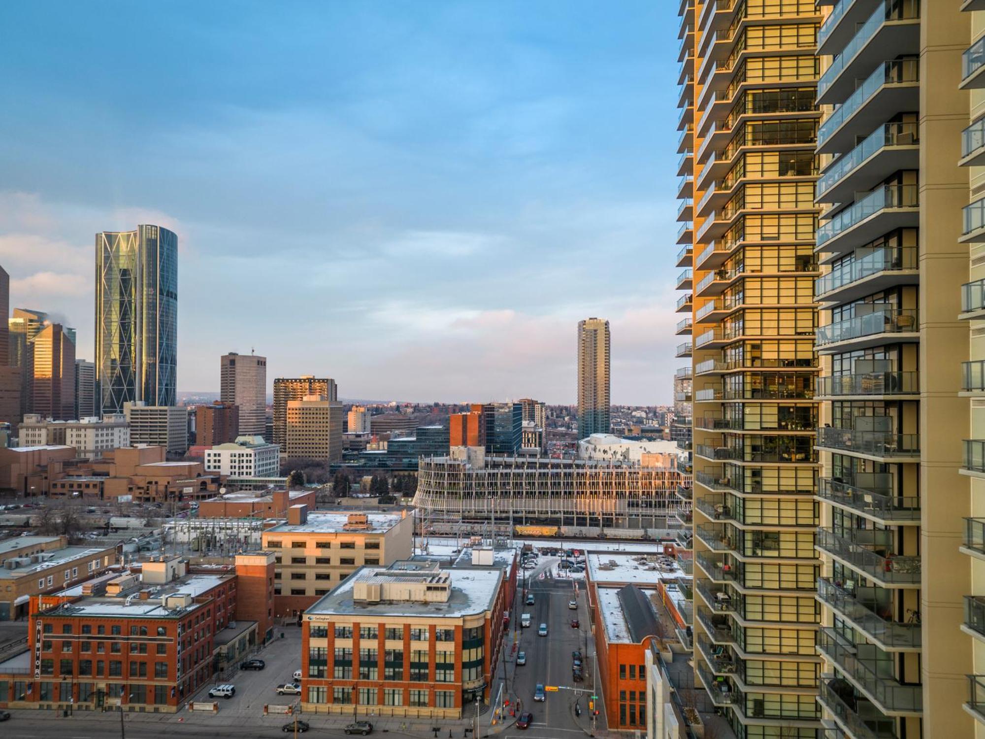 Modern Suite Calgary Downtown 5 Min Walk Stampede מראה חיצוני תמונה