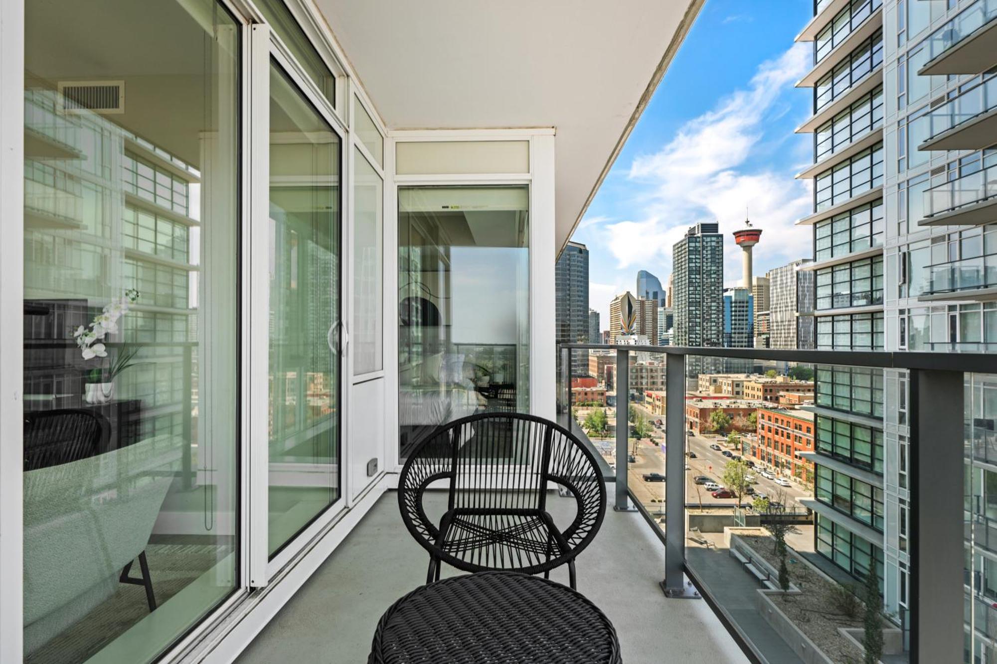 Modern Suite Calgary Downtown 5 Min Walk Stampede מראה חיצוני תמונה