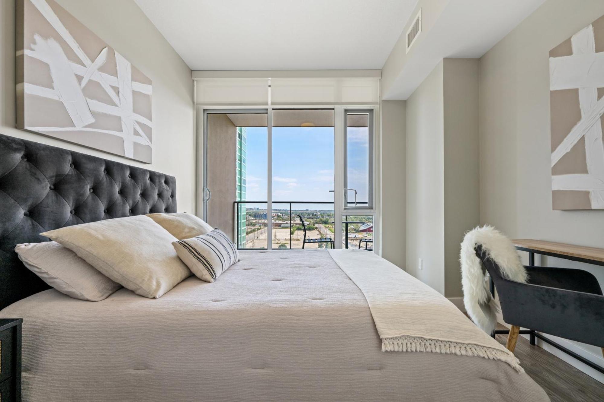 Modern Suite Calgary Downtown 5 Min Walk Stampede מראה חיצוני תמונה