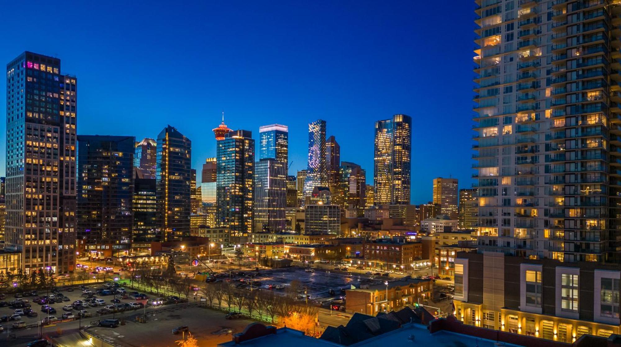 Modern Suite Calgary Downtown 5 Min Walk Stampede מראה חיצוני תמונה