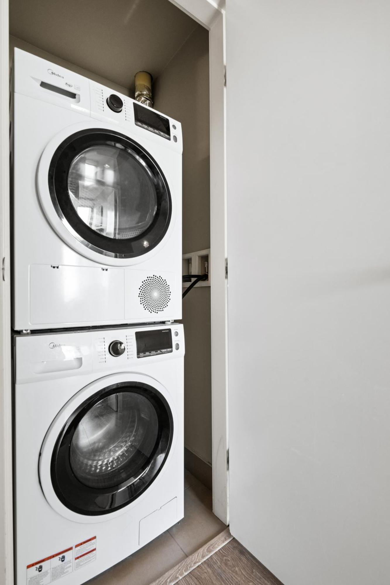 Modern Suite Calgary Downtown 5 Min Walk Stampede מראה חיצוני תמונה