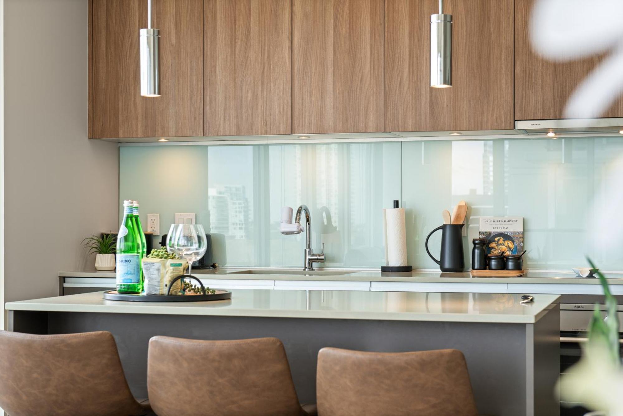 Modern Suite Calgary Downtown 5 Min Walk Stampede מראה חיצוני תמונה