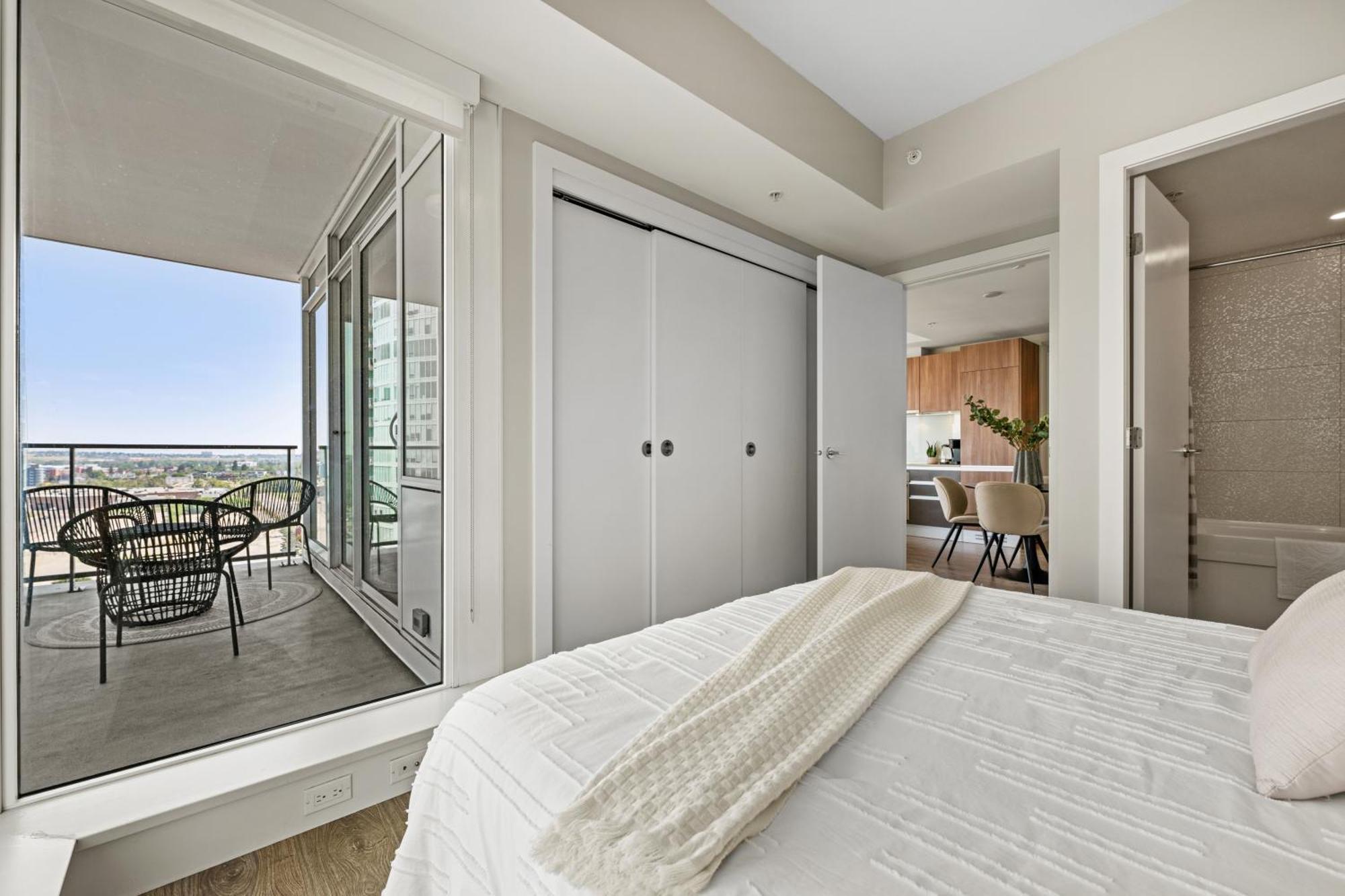 Modern Suite Calgary Downtown 5 Min Walk Stampede מראה חיצוני תמונה