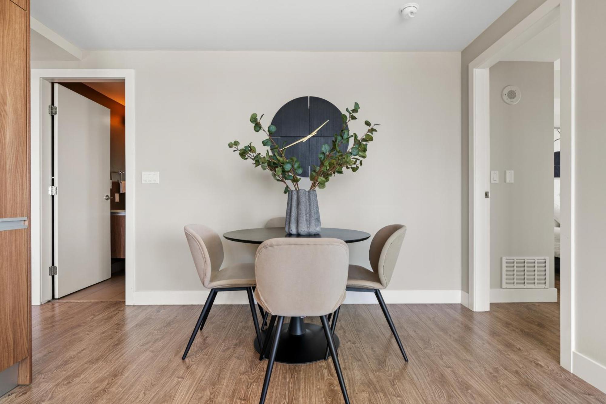 Modern Suite Calgary Downtown 5 Min Walk Stampede מראה חיצוני תמונה